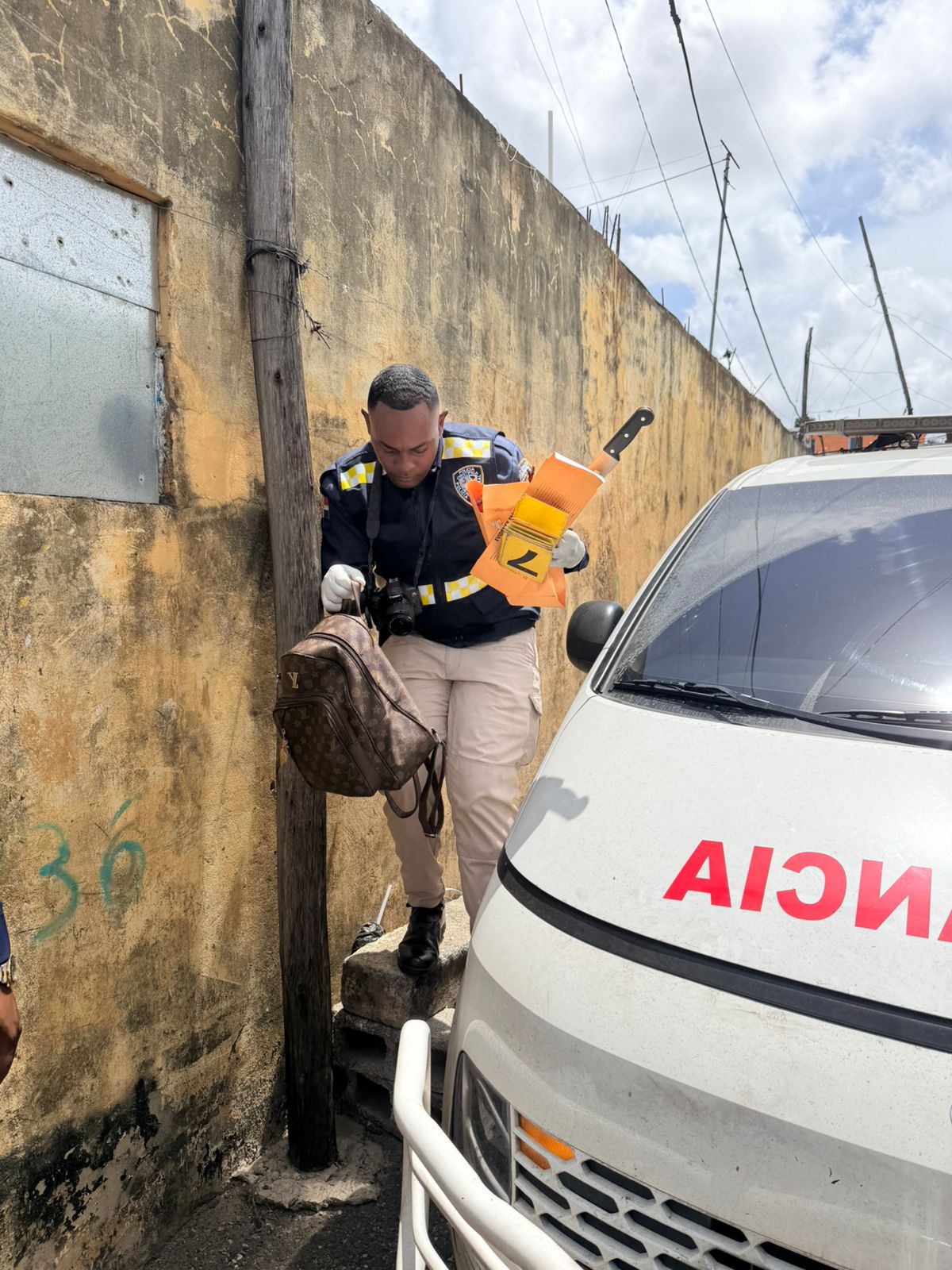 Mujer es asesinada presuntamente por su expareja en Santo Domingo Este