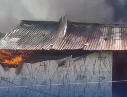 Incendio de gran magnitud siembra el pánico y destruye varias viviendas en Moca