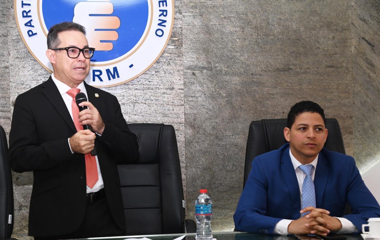Bloque de diputados del PRM respalda prórroga de autoridades del partido