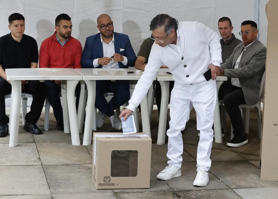 Petro vota en las elecciones en las que se escogerá a su sucesor para el periodo 2026-2030