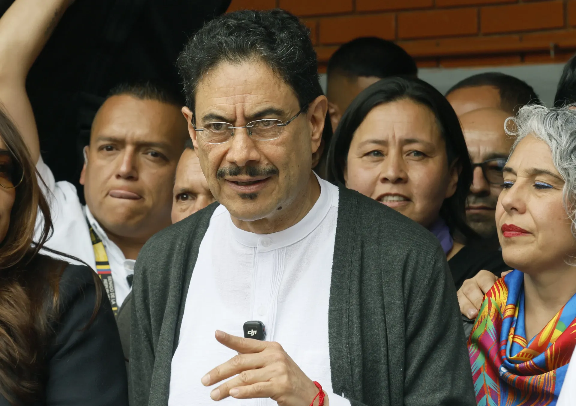 Iván Cepeda reconoce derrota y felicita a De la Espriella por su victoria presidencial