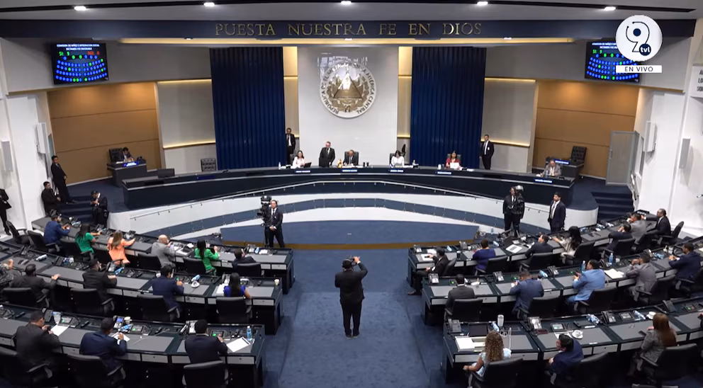 La Asamblea Legislativa ratifica enmiendas constitucionales que permiten la representación de la diáspora en El Salvador