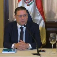 Gobierno trabajará en mesa permanente con transportistas y aumentará subsidios para evitar alzas en pasajes