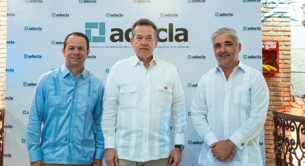 MIVHED presenta en La Altagracia avances para modernizar proceso de permisología en construcción