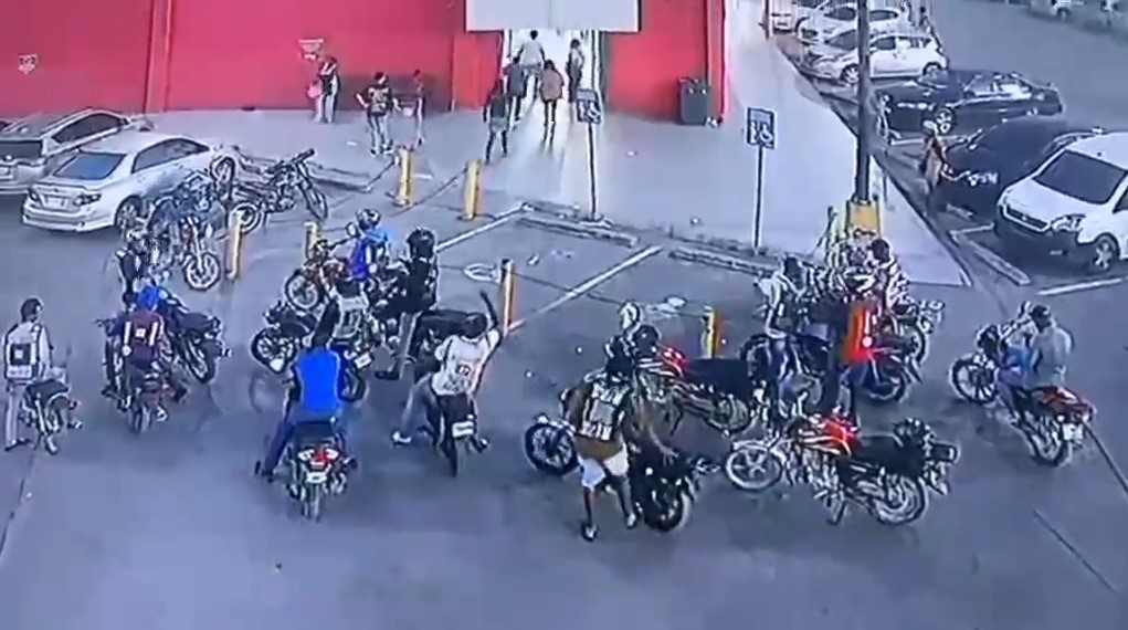Motorista es apuñalado por la espalda en presunta disputa en el kilómetro 17