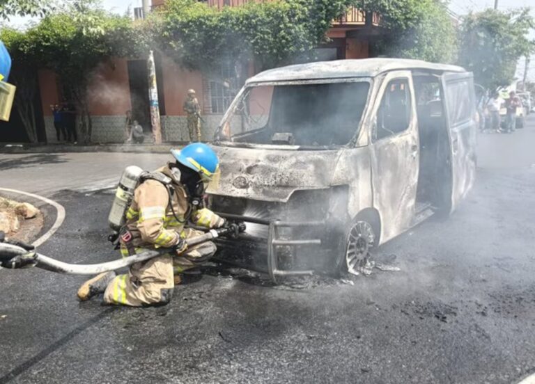 Más de 15 personas pierden sus hogares y cinco perros mueren en incendio en Santa Tecla, El Salvador
