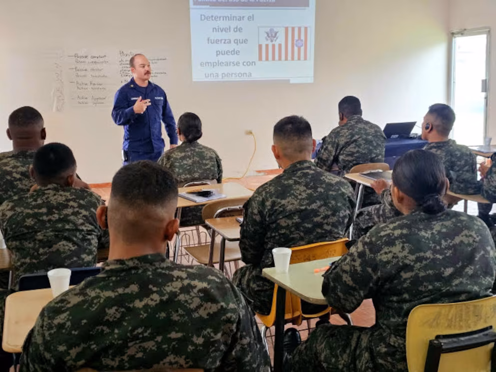 Estados Unidos y Honduras refuerzan cooperación naval contra el narcotráfico en el Caribe