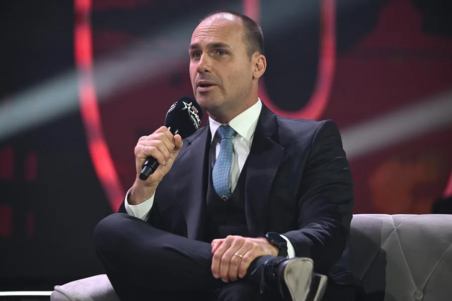 La Fiscalía de Brasil pide condenar a un hijo de Jair Bolsonaro por coacción a los jueces