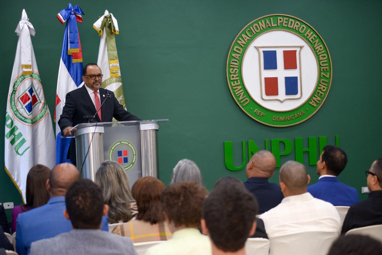 UNPHU realiza cátedra magistral sobre la configuración jurídica del Estado dominicano