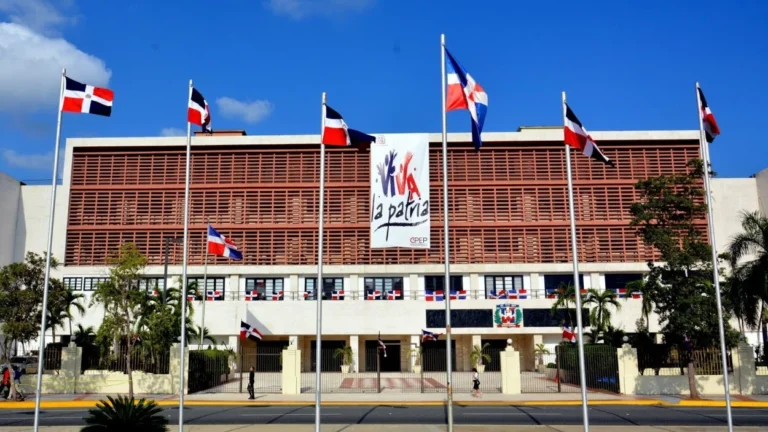Senado aprueba varias iniciativas legislativas y conforma comisión para estudiar proyecto de la DIGITEG
