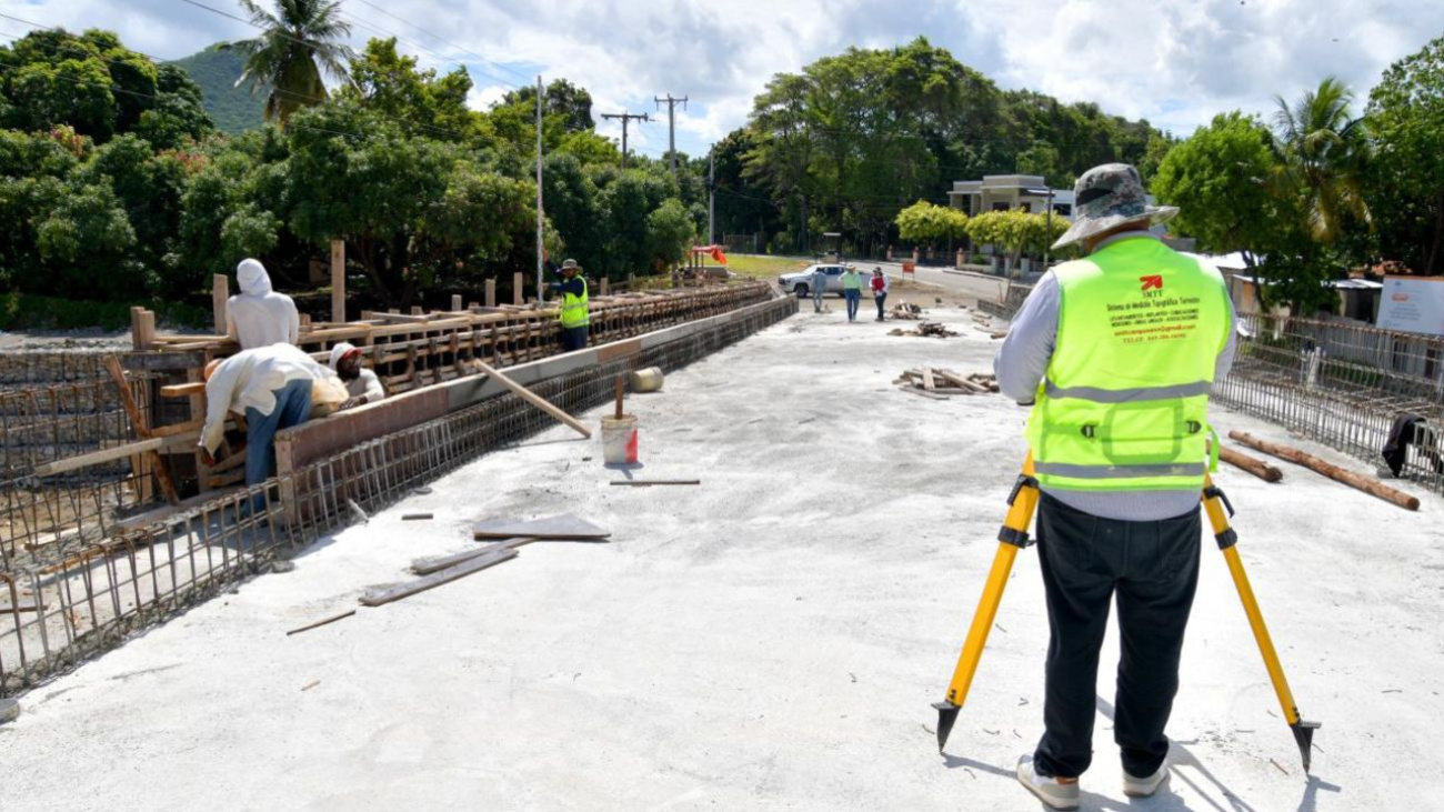MOPC: Avanza a ritmo acelerado el puente de Los Hierros