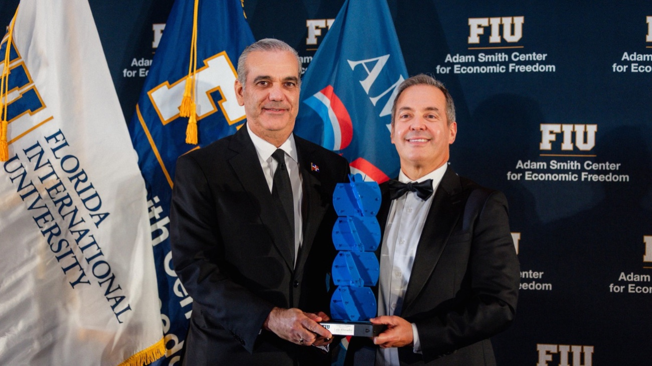Abinader recibe premio Champion of Freedom Award y abvierte sobre amenazas a las libertades democráticas