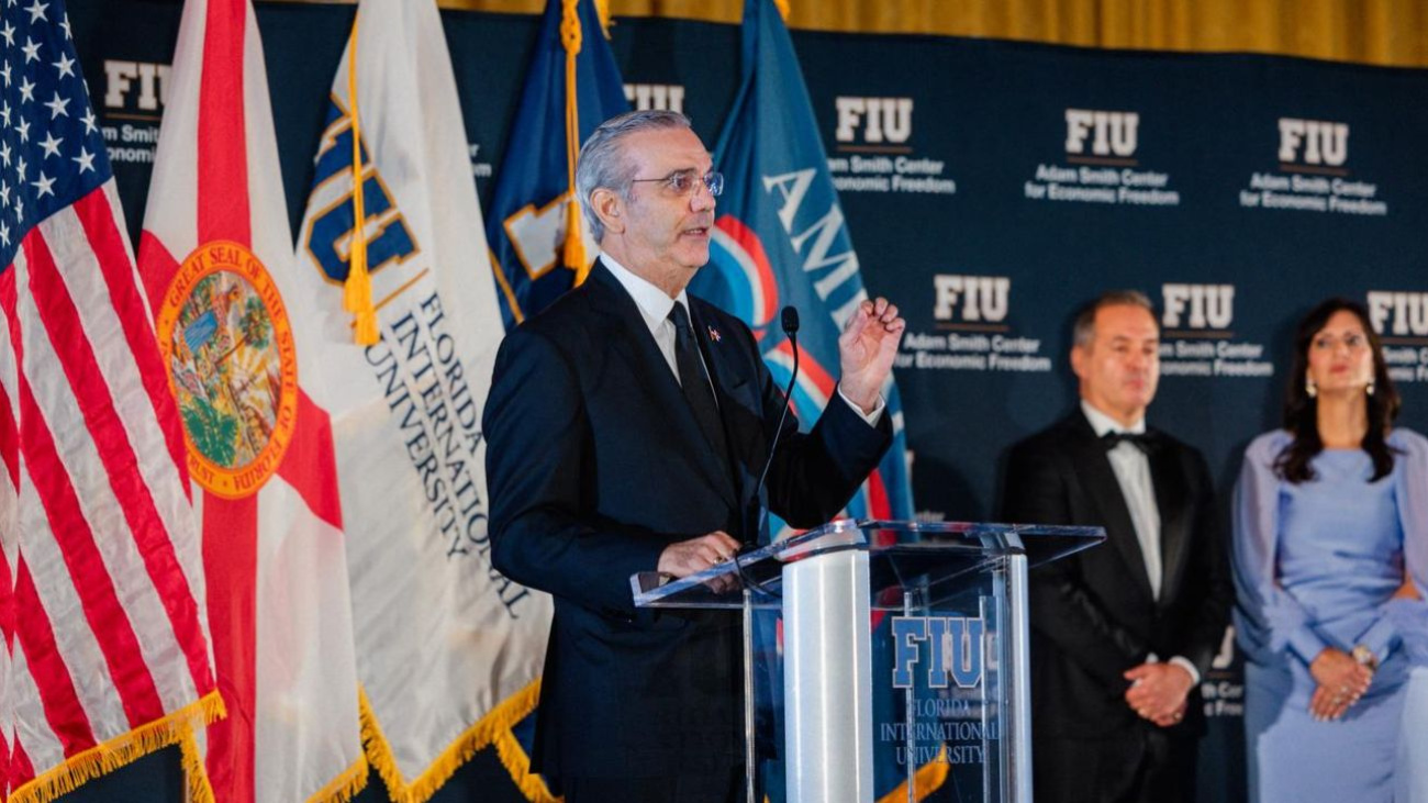Abinader regresa al país tras concluir agenda de trabajo en Miami