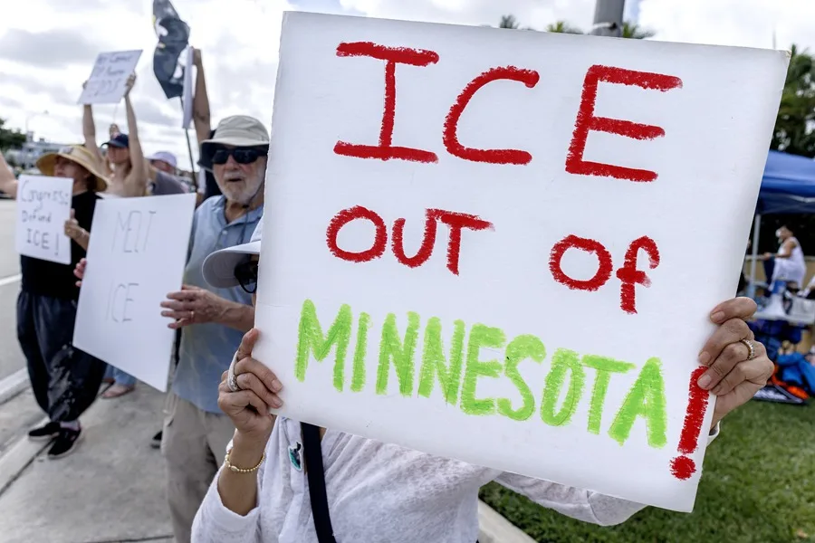 Fiscalía acusa a agente de ICE por herir a venezolano durante operativo en Minnesota