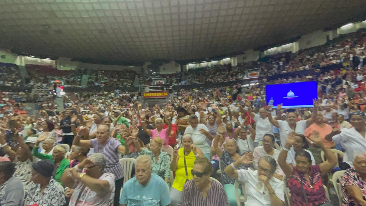 Krisppy desata euforia en multitudinaria celebración del Día de las Madres que realiza el gobierno en