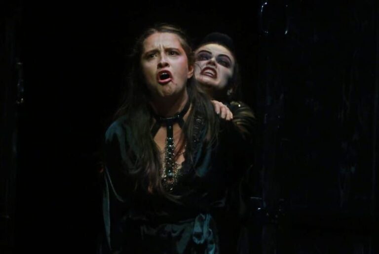 La Casa de Bernarda Alba abre con fuerza y ovaciones el Festae 2026