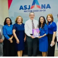 Ana Jacqueline Ureña entrega plan de trabajo a Jorge Asjana rumbo a elecciones de la UASD