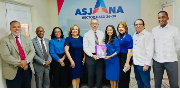 Ana Jacqueline Ureña entrega plan de trabajo a Jorge Asjana rumbo a elecciones de la UASD