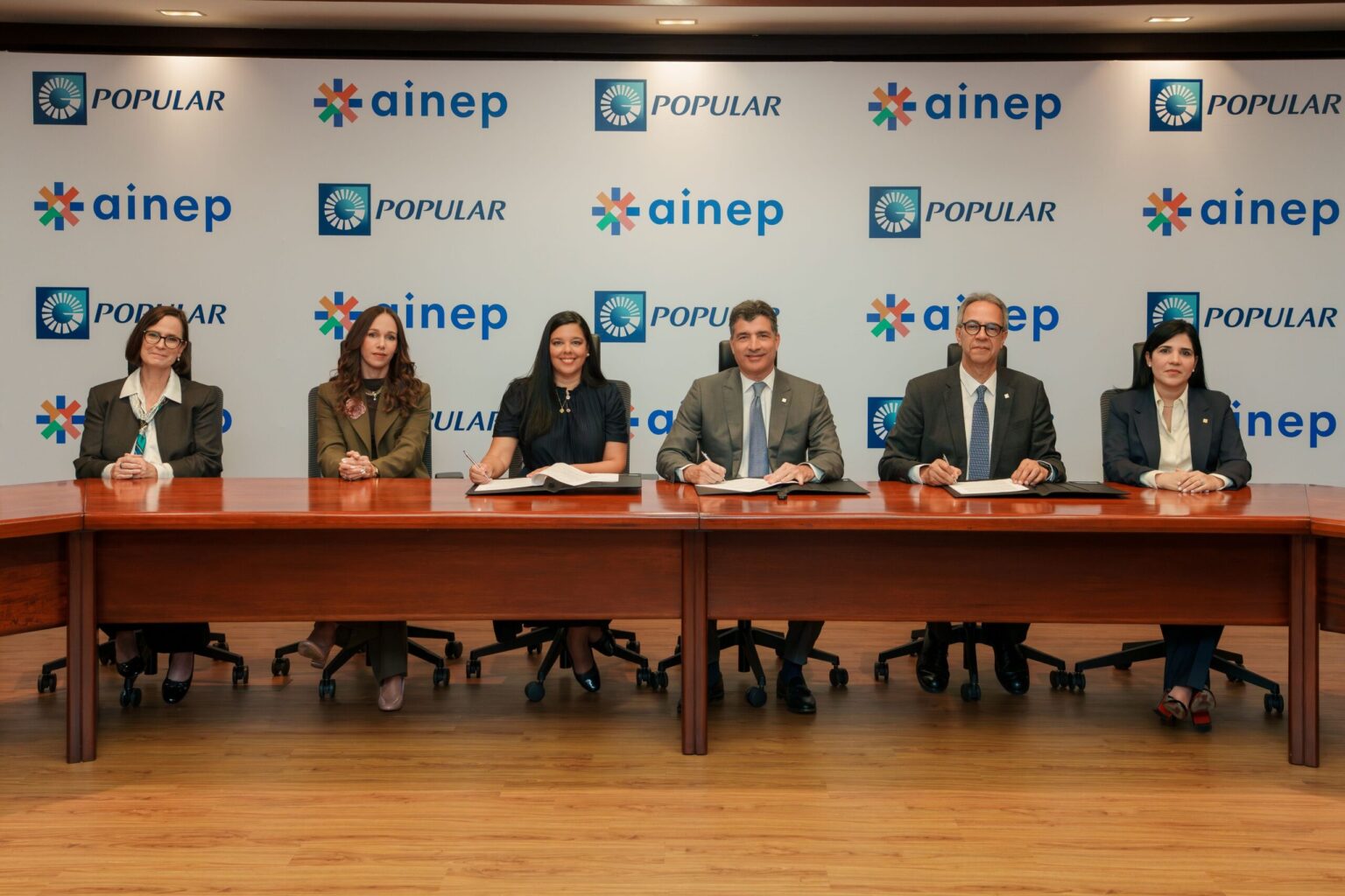 Banco Popular y AINEP firman alianza estratégica en favor de la educación de calidad