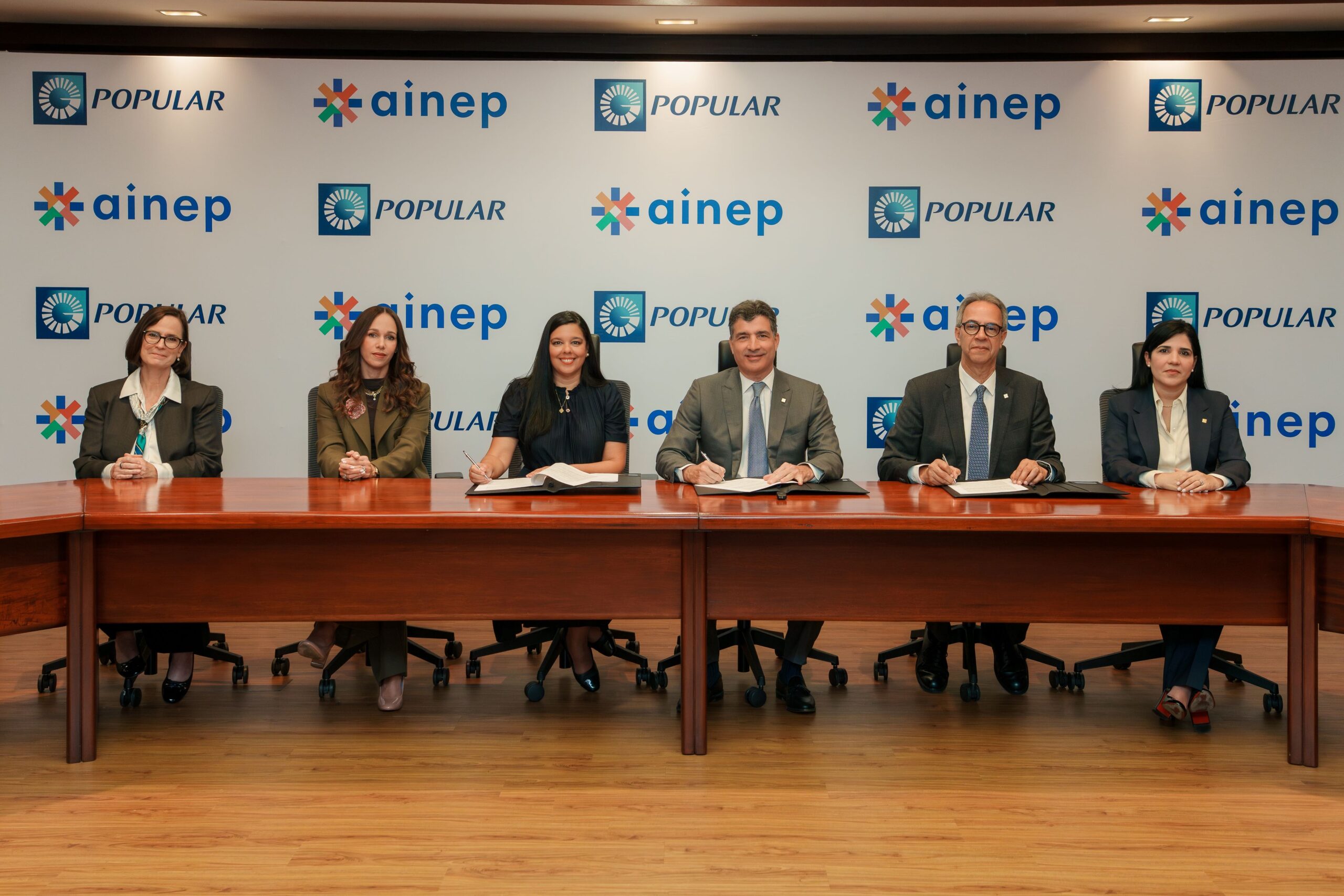 Banco Popular y AINEP firman alianza estratégica en favor de la educación de calidad