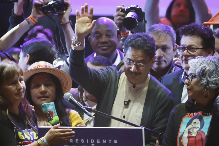 El candidato Iván Cepeda dice que apunta a ganar en primera vuelta para «construir oportunidades» en Colombia