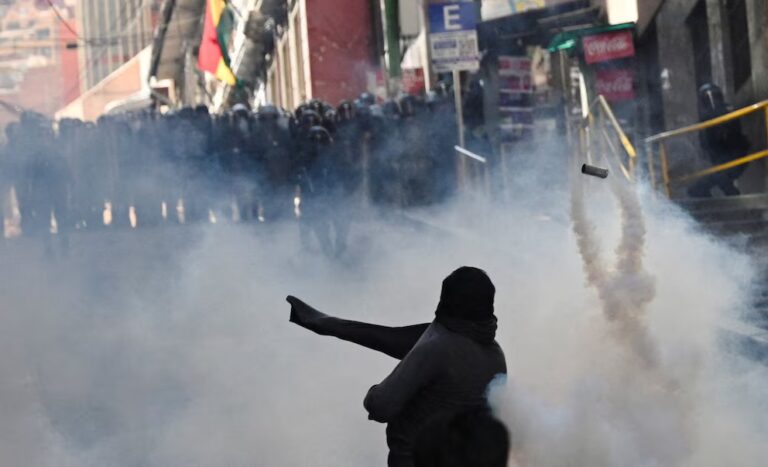 Tensión en Bolivia: siguen las protestas en La Paz y hubo nuevos enfrentamientos entre manifestantes y policías