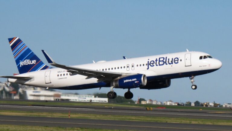 JetBlue explica cancelación de rutas desde Newark y refuerza operaciones entre Florida y República Dominicana