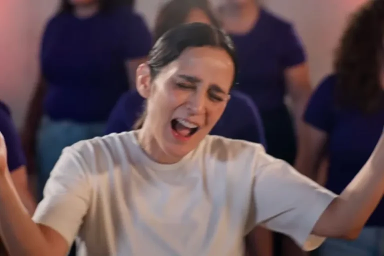 Julieta Venegas revive “La Niña Futbolista” con un mensaje de inclusión rumbo al Mundial 2026