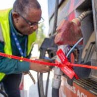 MICM y CECCOM cierran estación de combustible.