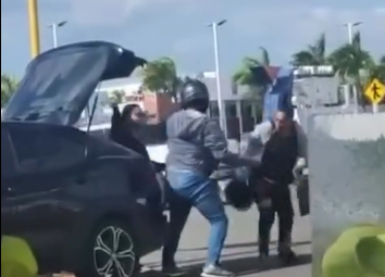 Motorista agrede a mujer en la autopista de San Isidro