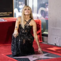 Miley Cyrus recibe una estrella en Hollywood que "representa la inmortalidad"