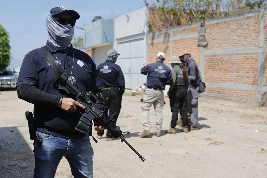 Colectivos de búsqueda en México hallan una fosa clandestina con 60 bolsas con restos humanos