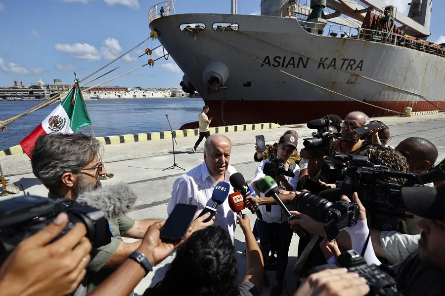 Llega a Cuba un nuevo barco de ayuda humanitaria con donativos de México y Uruguay