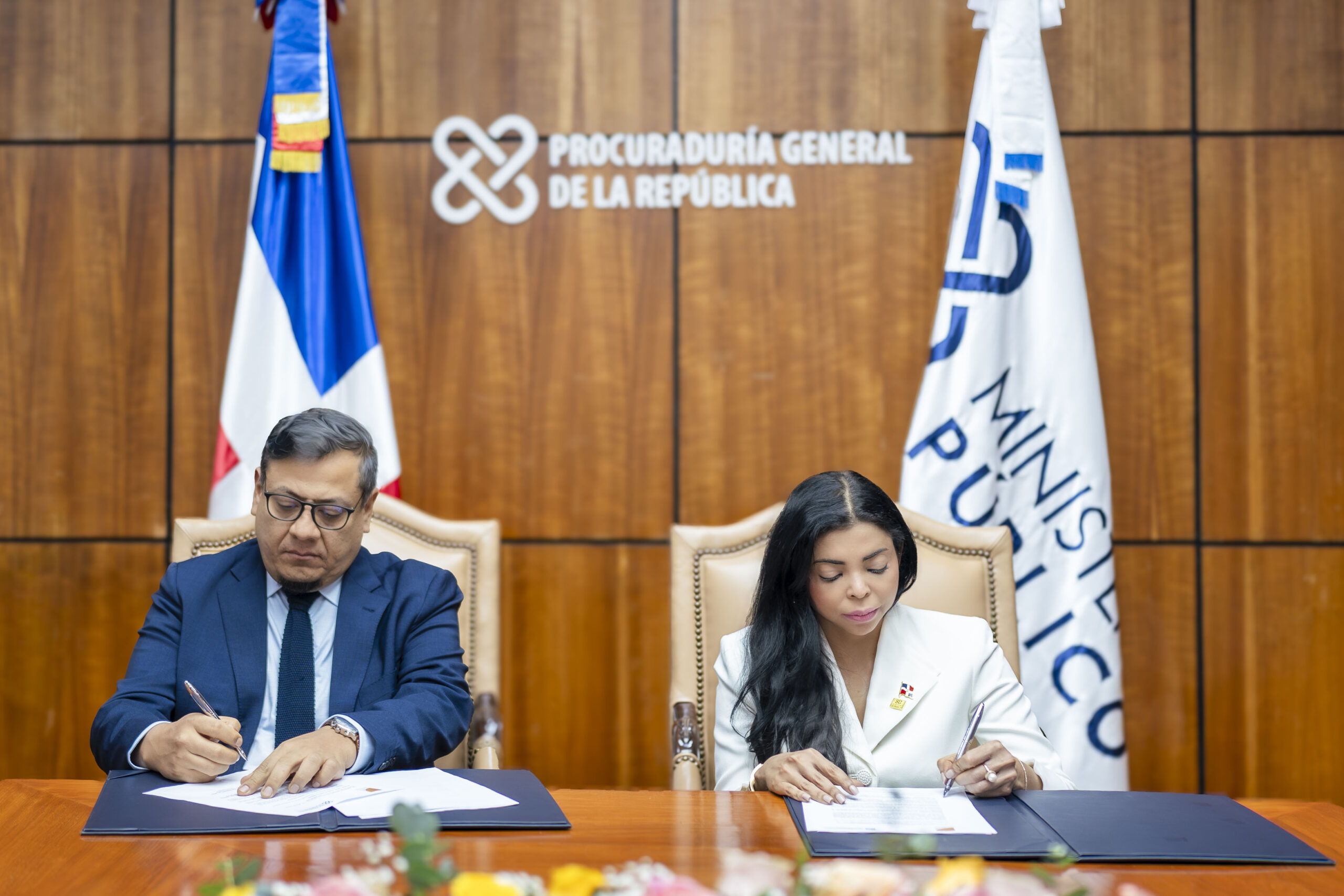 La Procuraduría General y el Instituto de Gobernanza de Basilea colaborarán en la lucha contra la corrupción y los delitos financieros