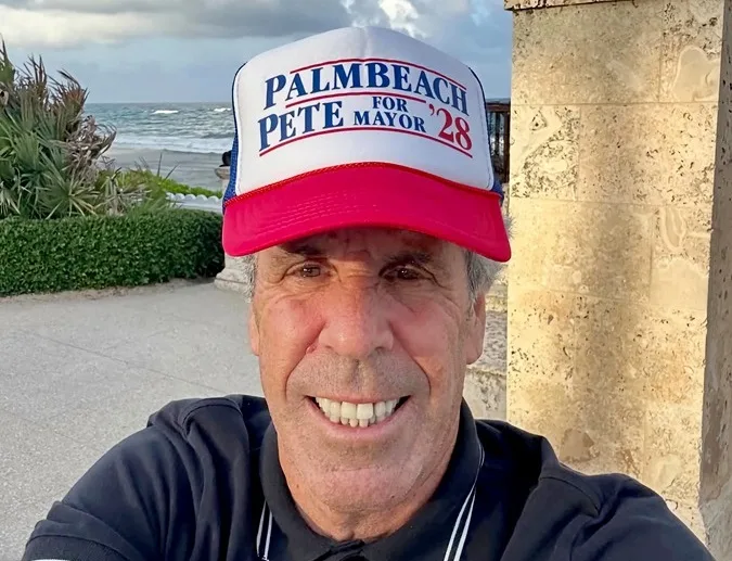 Un hombre de Florida parecido a Jeffrey Epstein busca ser alcalde de Palm Beach