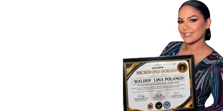Walddy Lina Polanco es reconocida con el Micrófono Dorado en Bogotá, Colombia