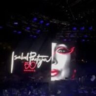 Fanáticos llegan a Altos de Chavón para disfrutar concierto de Isabel Pantoja