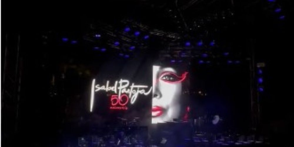 Fanáticos llegan a Altos de Chavón para disfrutar concierto de Isabel Pantoja