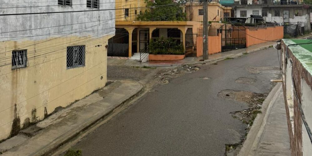 Residentes de Vista Bella en SDN denuncian apagón de más de 20 horas
