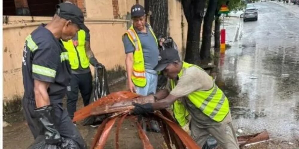 Brigadas del ADN intervienen sectores vulnerables para prevenir inundaciones urbanas