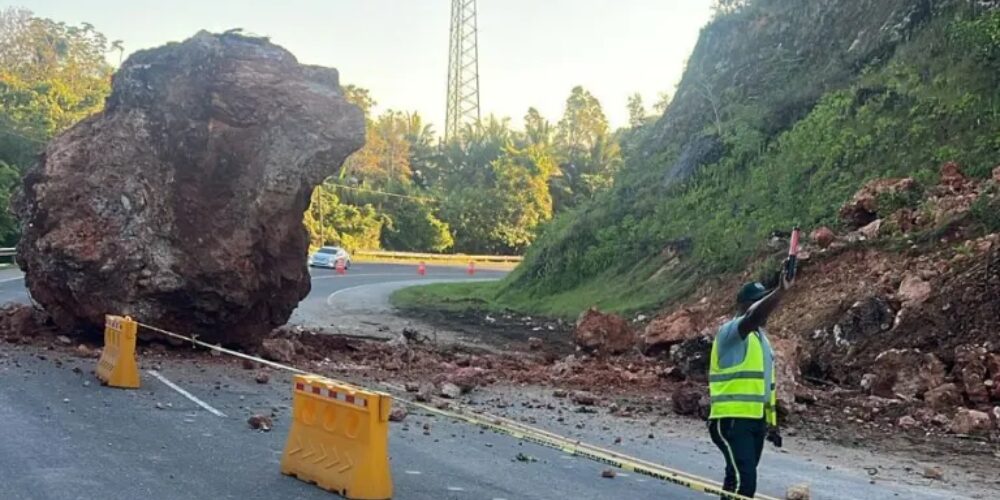 Digesett informa sobre desprendimiento de roca en la Autopista del Nordeste