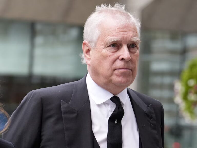 Detuvieron a un hombre armado luego de amenazar al ex príncipe Andrés cerca de su residencia en Sandringham
