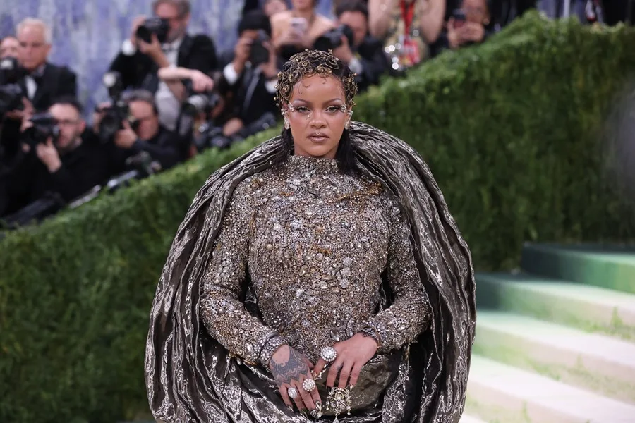 Rihanna detalla los momentos de angustia durante el tiroteo a su casa: "¡Nos están disparando!"