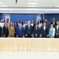 El encuentro estuvo encabezado por el superintendente de Bancos, Alejandro Fernández W.; la directora de ProUsuario, Natalia Sánchez, y el equipo que trabaja con la herramienta, incluyendo desarrolladores y personal de las áreas de atención y educación financiera.