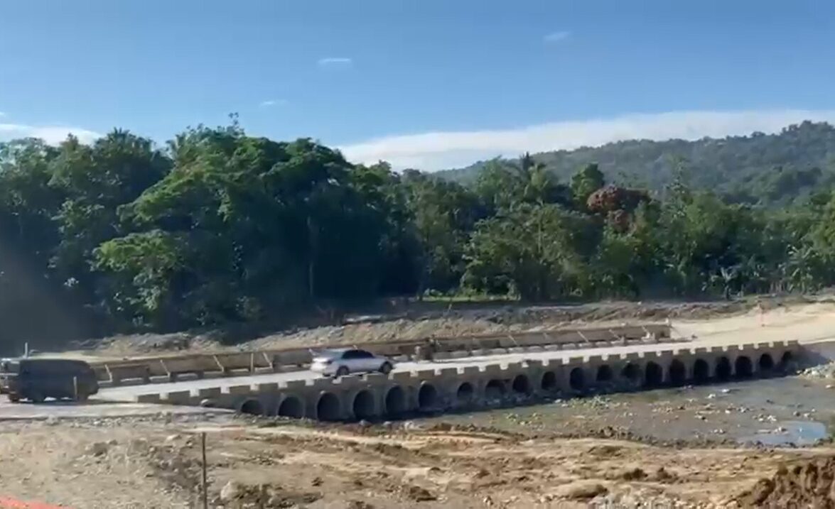 Puente sobre el río Camú.