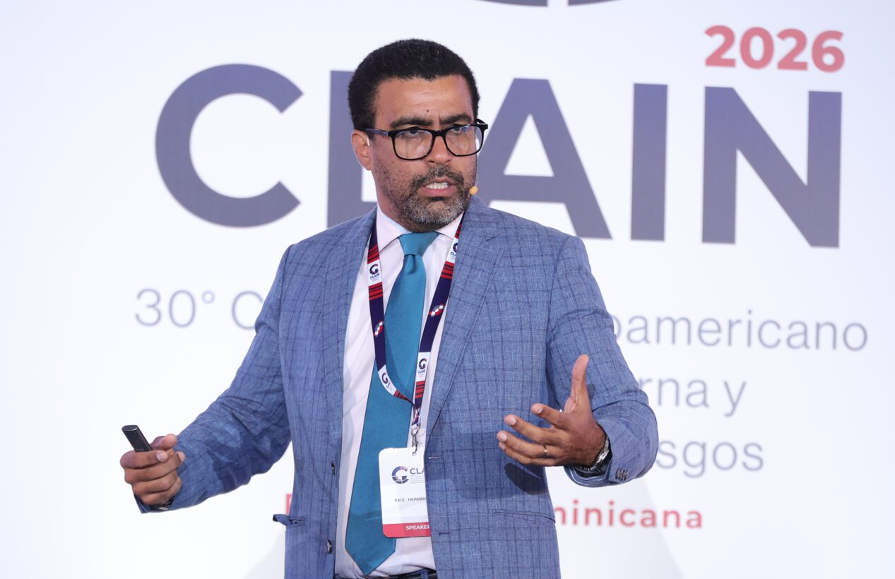 El doctor en economía Raúl E. Hernández Báez.