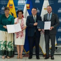 El acuerdo fue firmado por el viceministro de Comercio Exterior del MICM, Daniel Peña, y la viceministra de Comercio Exterior del Ministerio de Producción, Comercio Exterior e Inversiones de Ecuador, Ivanova Cereceda.