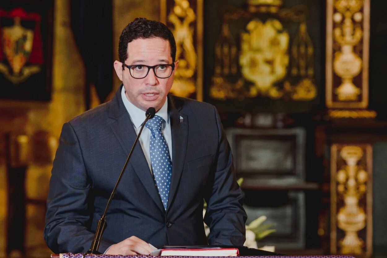 Sigmund Freund llama a oposición a analizar propuesta de reducción al presupuesto de partidos