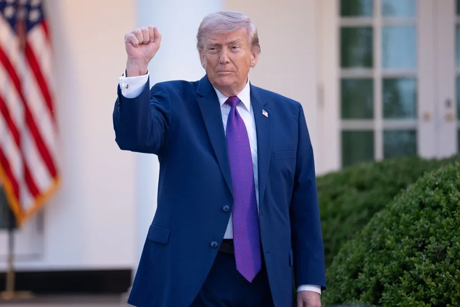 Trump afirma que Cuba “está pidiendo ayuda” y responde con apertura al diálogo