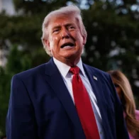 Trump vuelve a criticar al papa por Irán y llama “inútil” al alcalde de Chicago